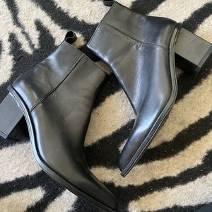 Black Zara Ankle Boots w/ Heel Size 7